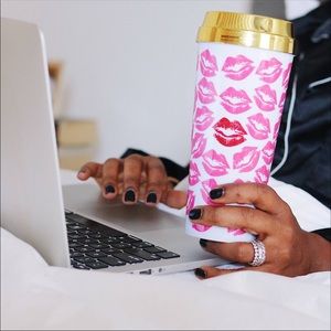 💋 Kisses Travel Mug